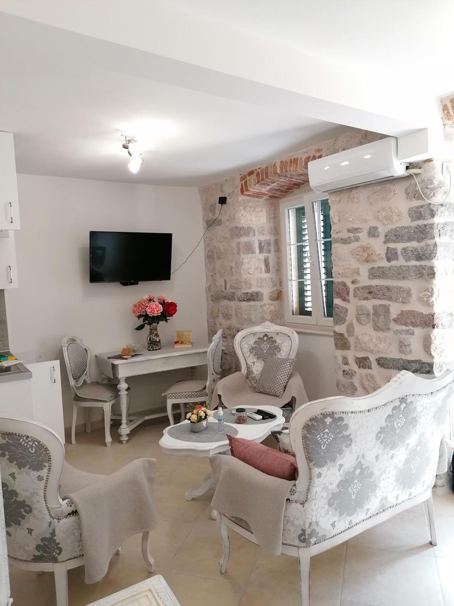 New Renovated Old Town Martiva Apartment Котор Стая снимка